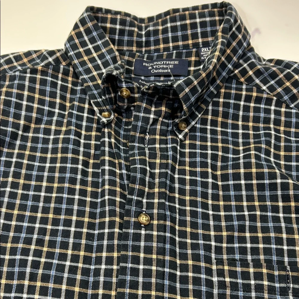 Roundtree & Yorke Men's Checkered Shirt - Navy and Beige - Picture 4 of 16